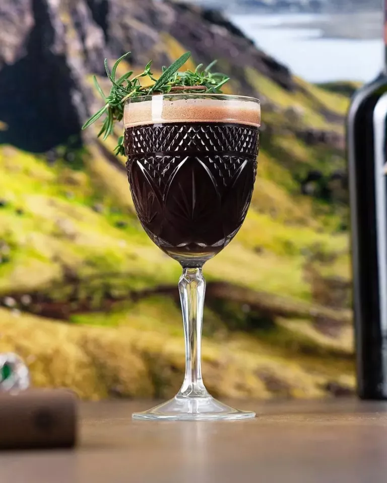 The Crown of Gondor The Lord of the Rings Cocktail Recipe